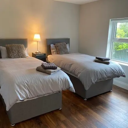 Redhills Mohill * Rivers Town